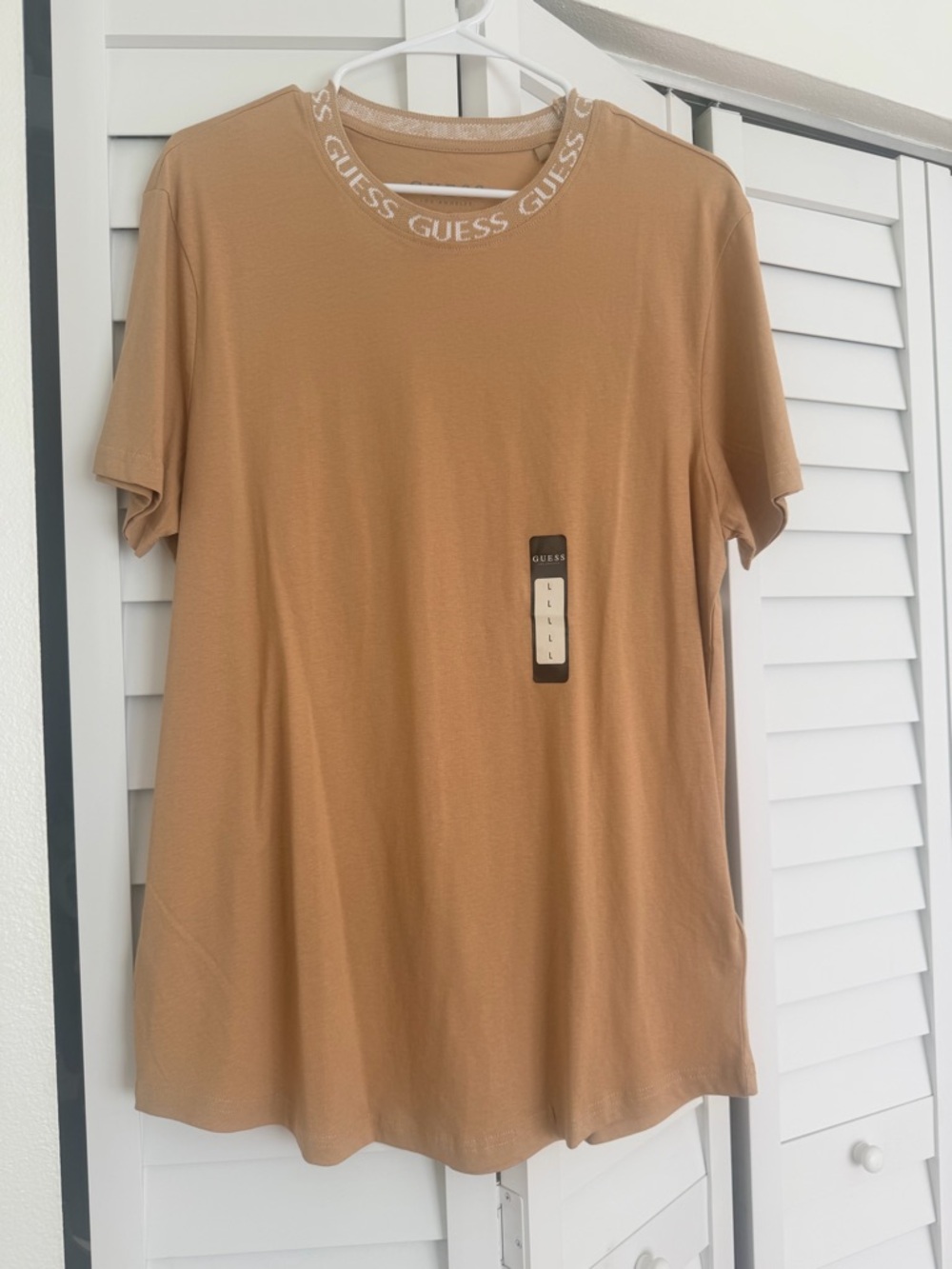 GUESS Camel Short Sleeve Logo Crewneck Tee